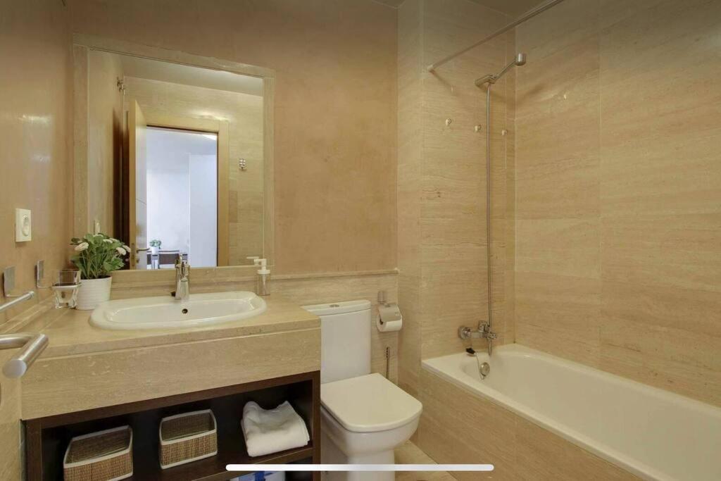 Ferienwohnung Pacifico P4 - Bonito Apartamento Con Piscina & Parking, Playa A 100 Metros Málaga Exterior foto